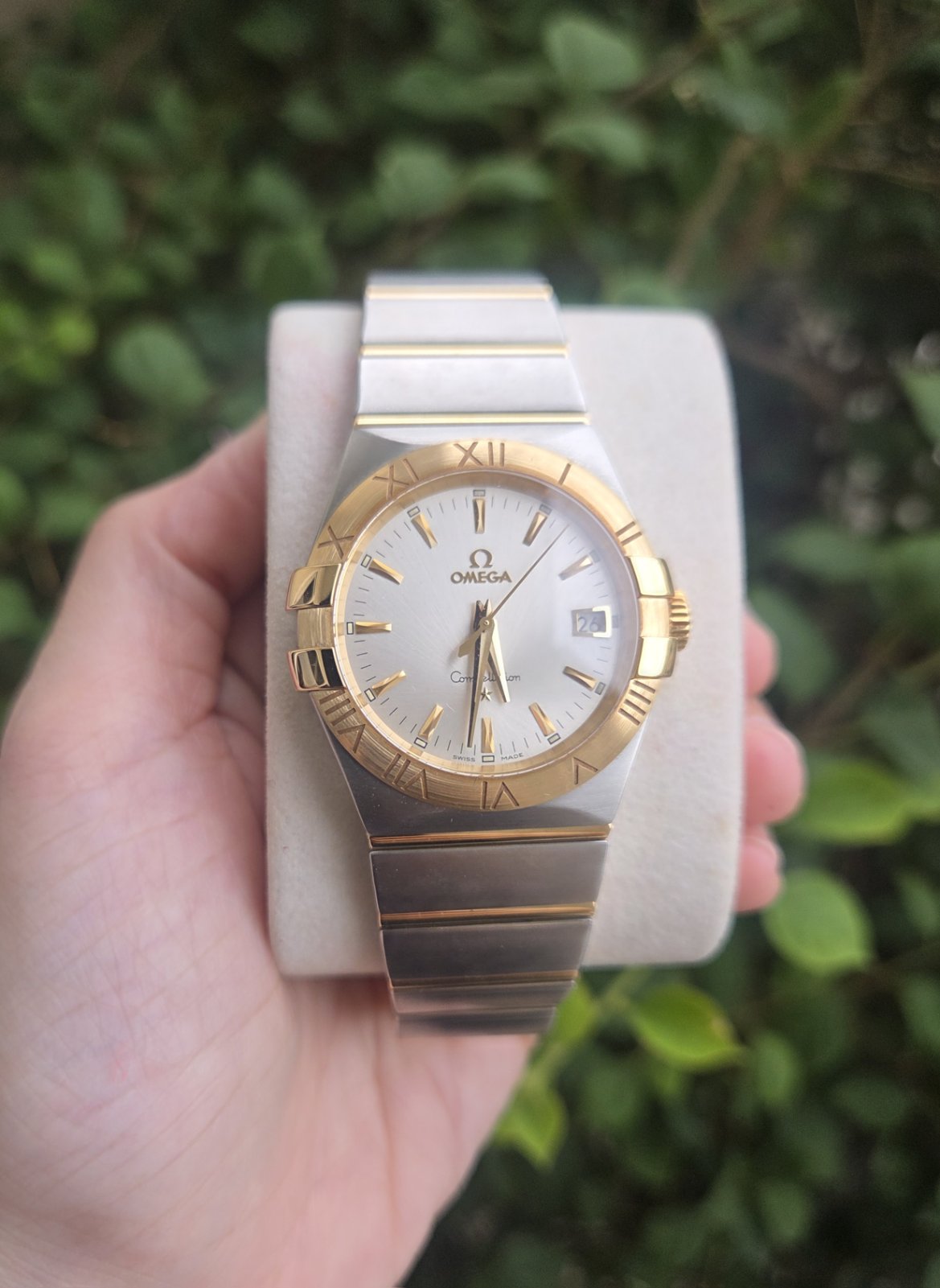 Omega Constellation Quartz 35mm 18k Gold and Silver Dial