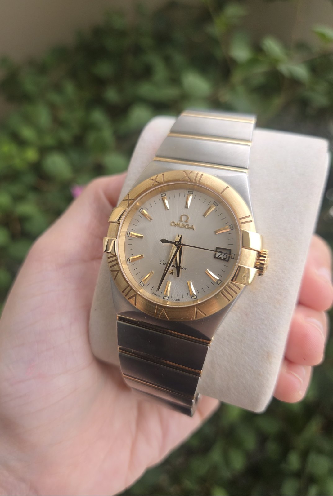 Omega Constellation Quartz 35mm 18k Gold and Silver Dial